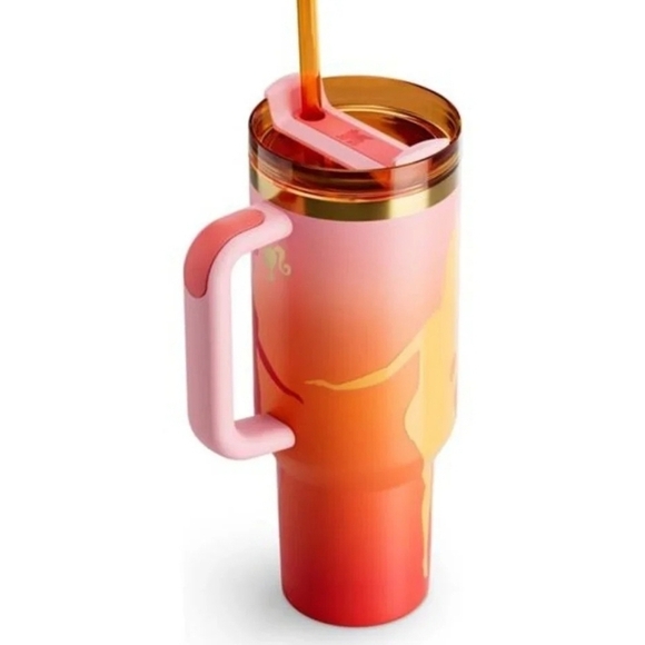 🔹️Stanley 🔹️X Barbie™ ’60s Twist ’N Turn Quencher 40 Oz - Picture 4 of 8